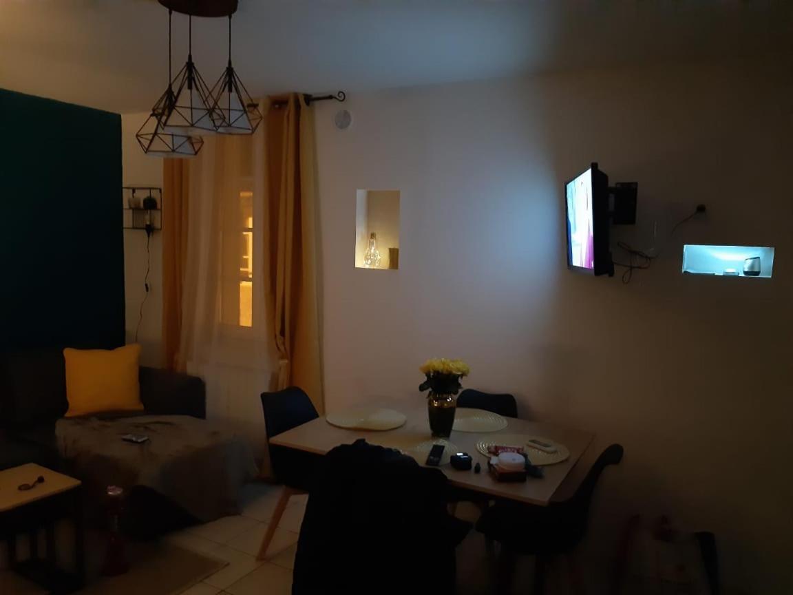 O Bon Endroit Apartment Carcassonne Bagian luar foto